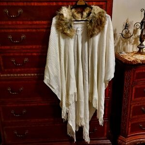 LADIES SWEATER COAT.